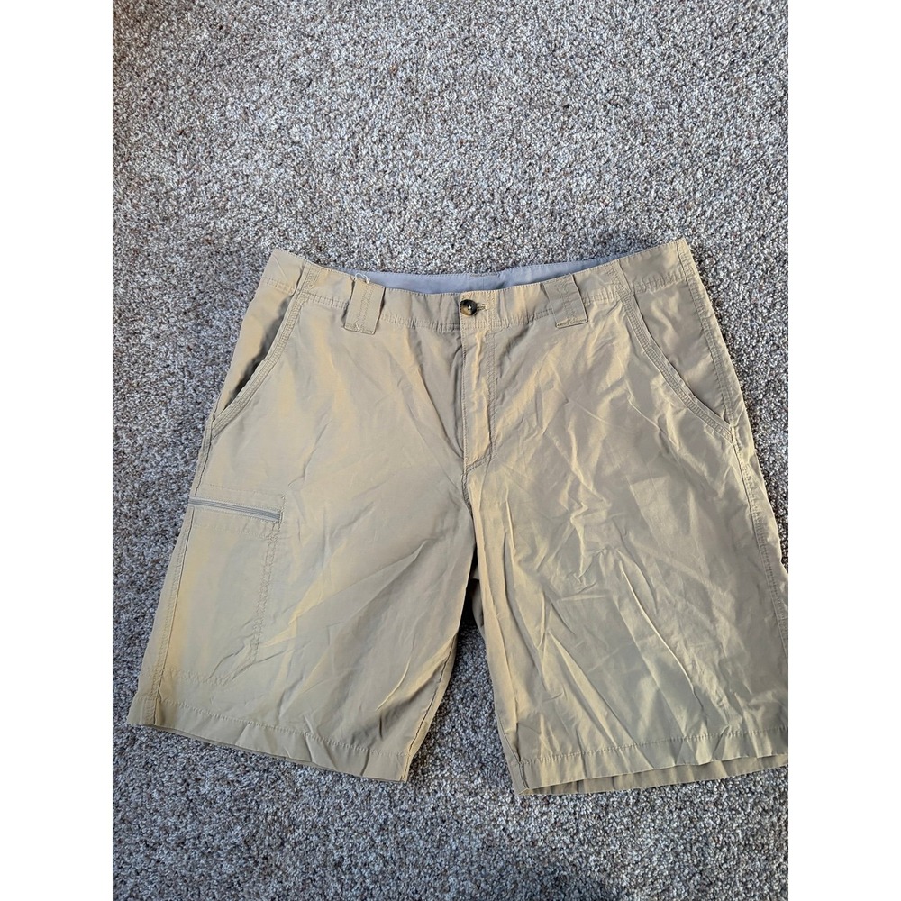 Men's Columbia khaki shorts  size 38